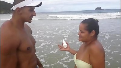I met a hot chick on the beach and got along well. Paty backside